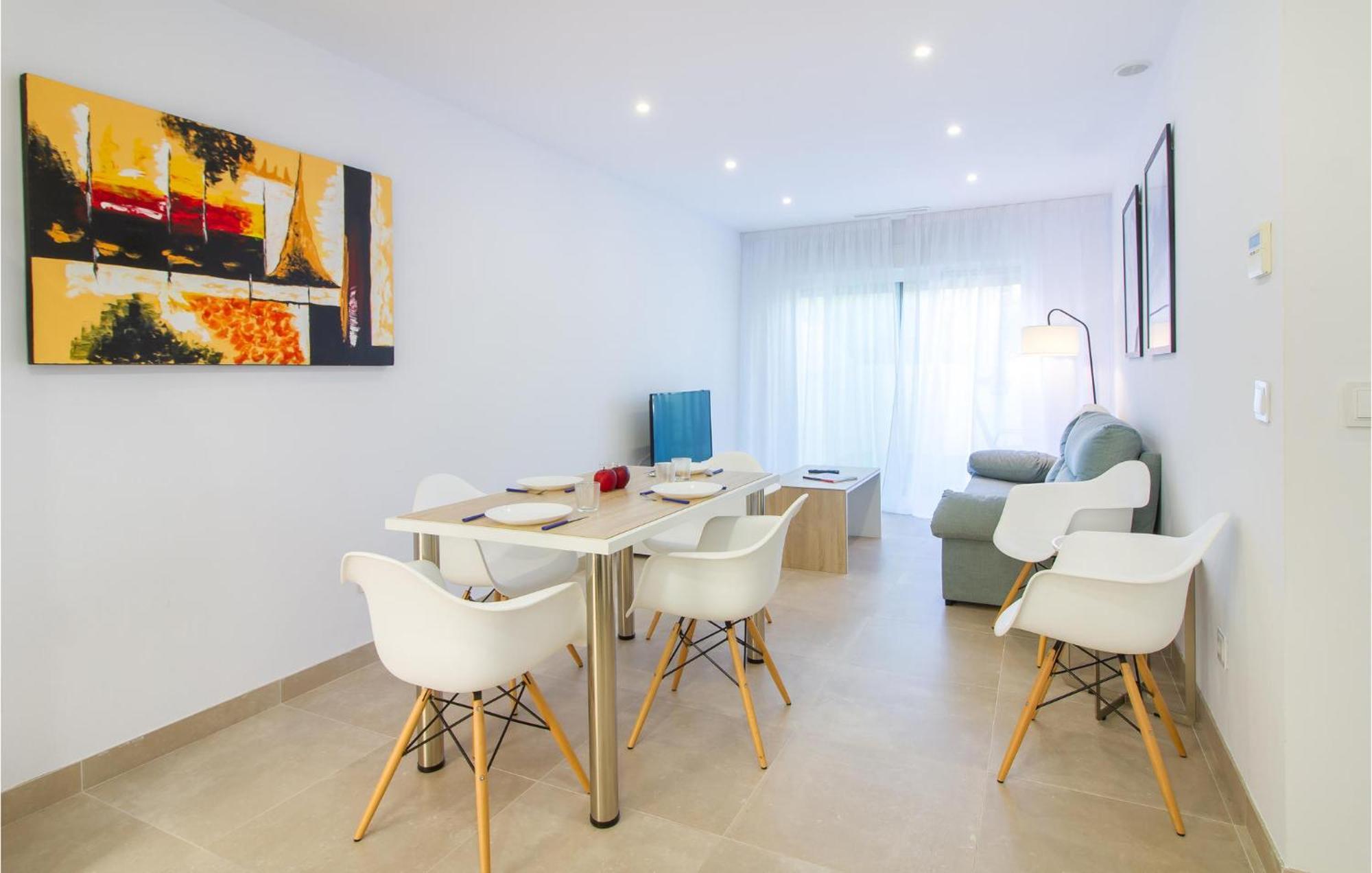3 Bedroom Gorgeous In Apartamento Dénia