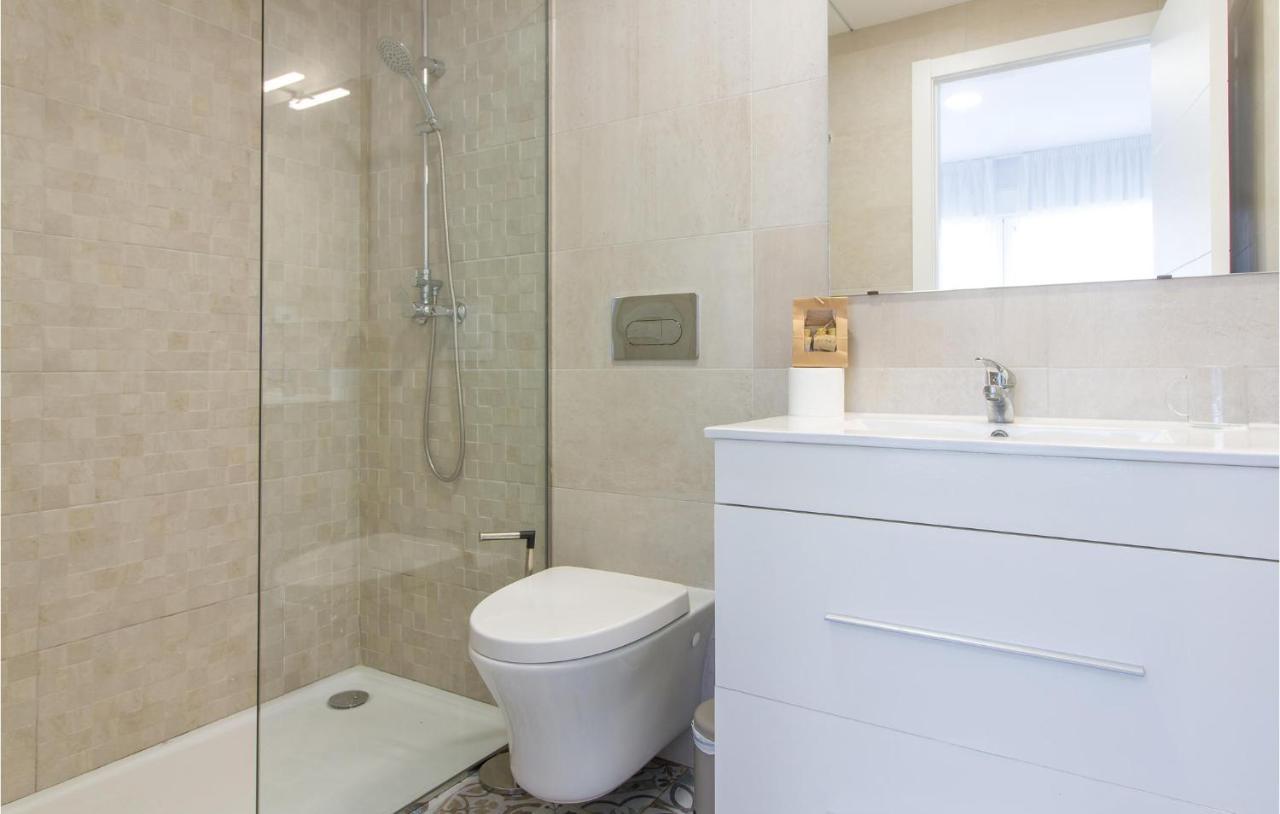 3 Bedroom Gorgeous In Apartamento Dénia